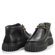 Torhill Hi black leather Clarks Originals