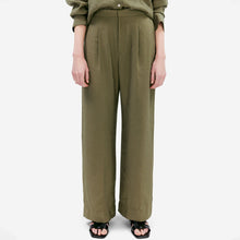 Lisette Pant martini olive