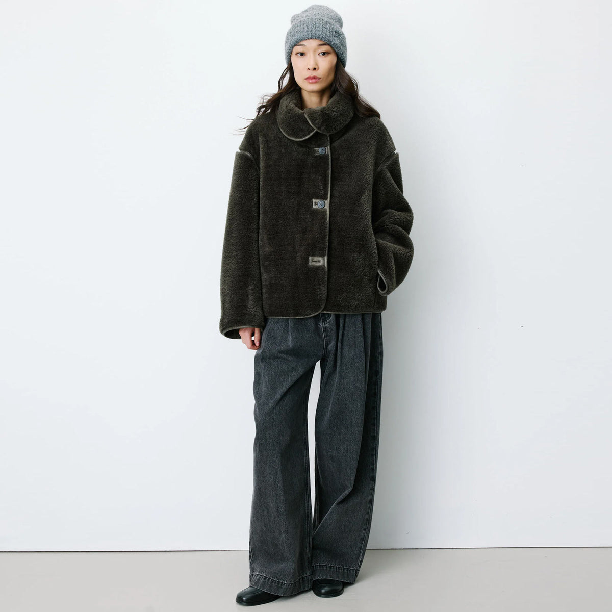 Amelio Oversized Buttoned Faux-Fur Coat kaki