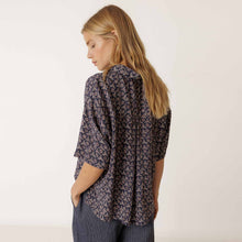 Allover Print Blouse marino INDI&COLD