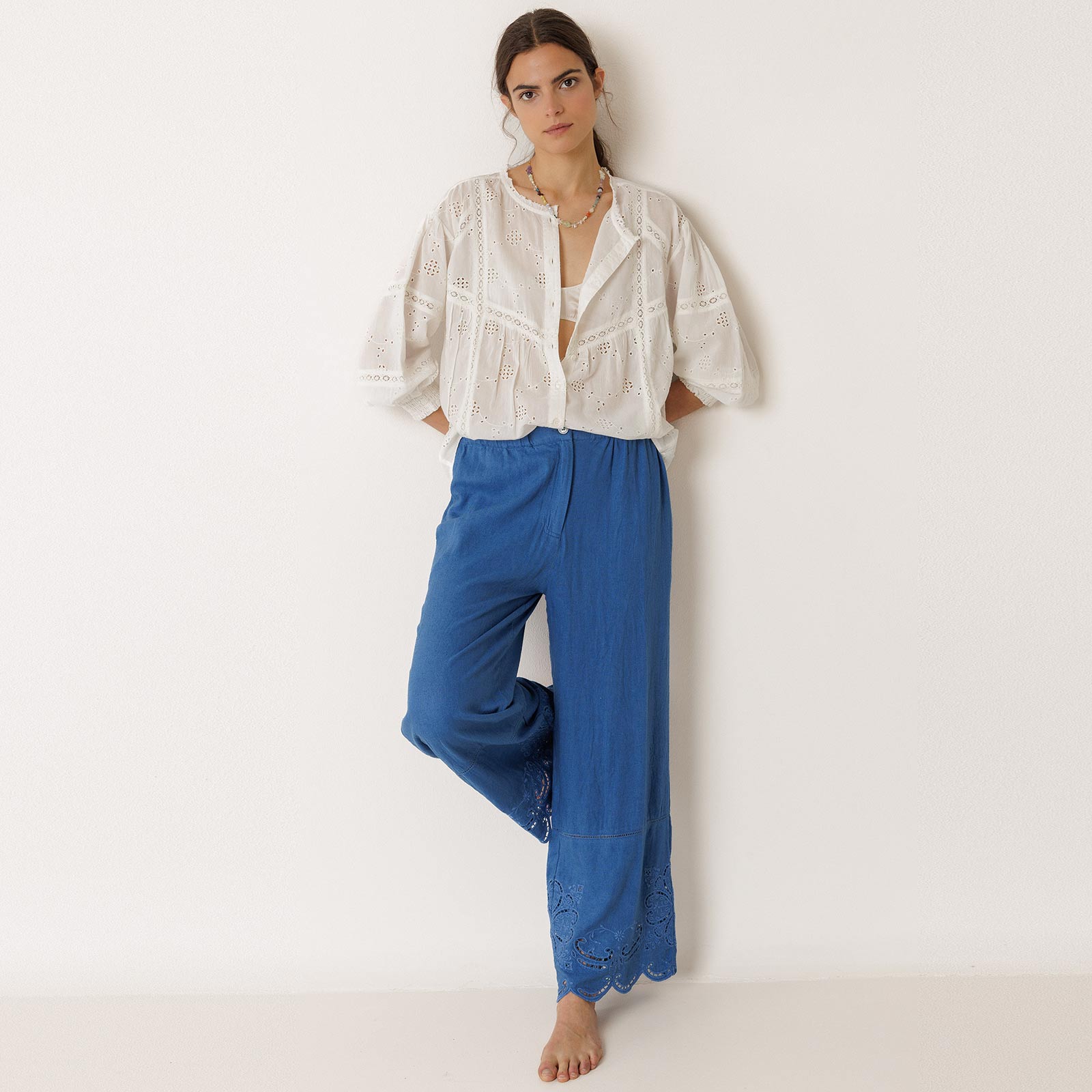 Eyelet Embroidered Pants azul britanico INDI&COLD