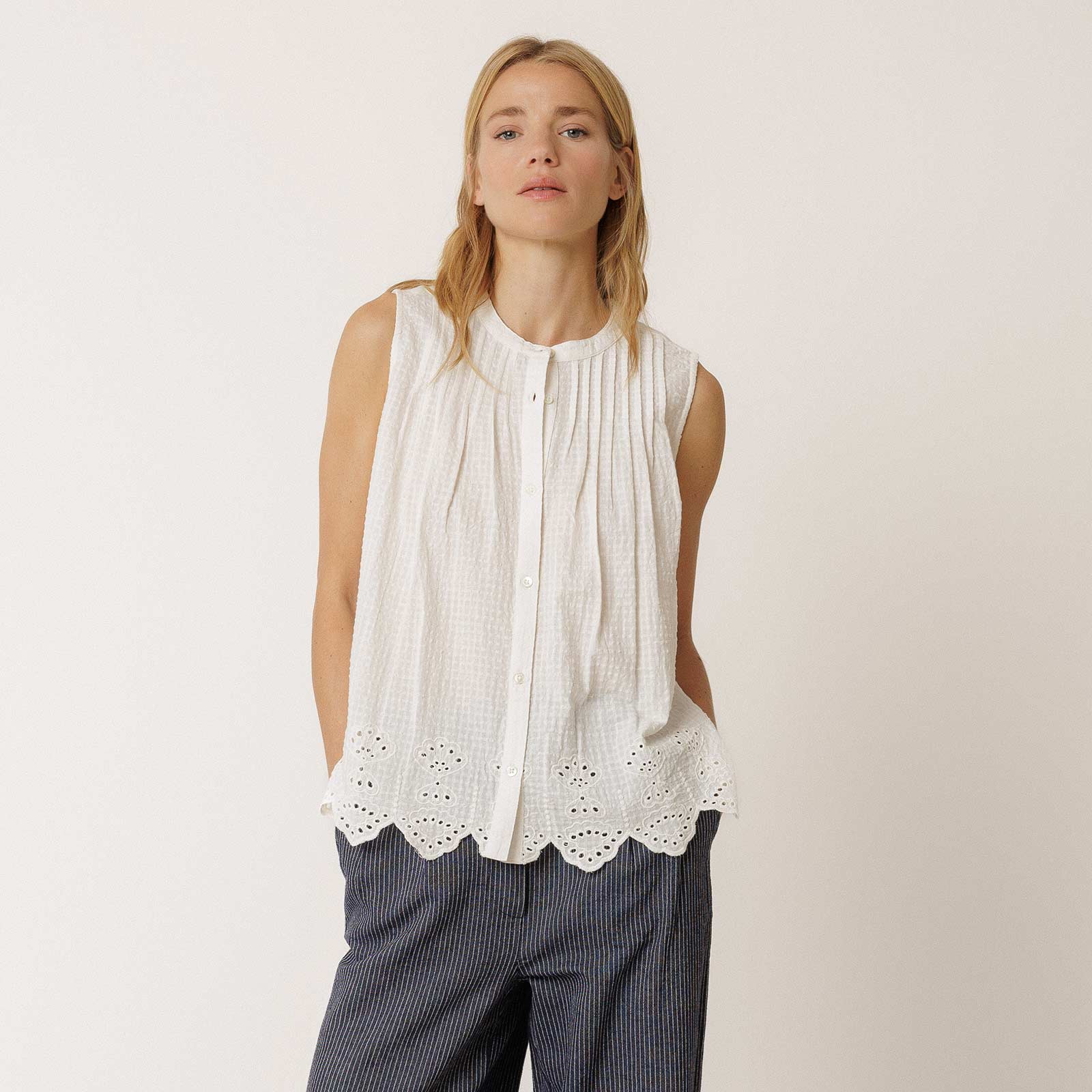 Eyelet Embroidery Top crudo INDI&COLD
