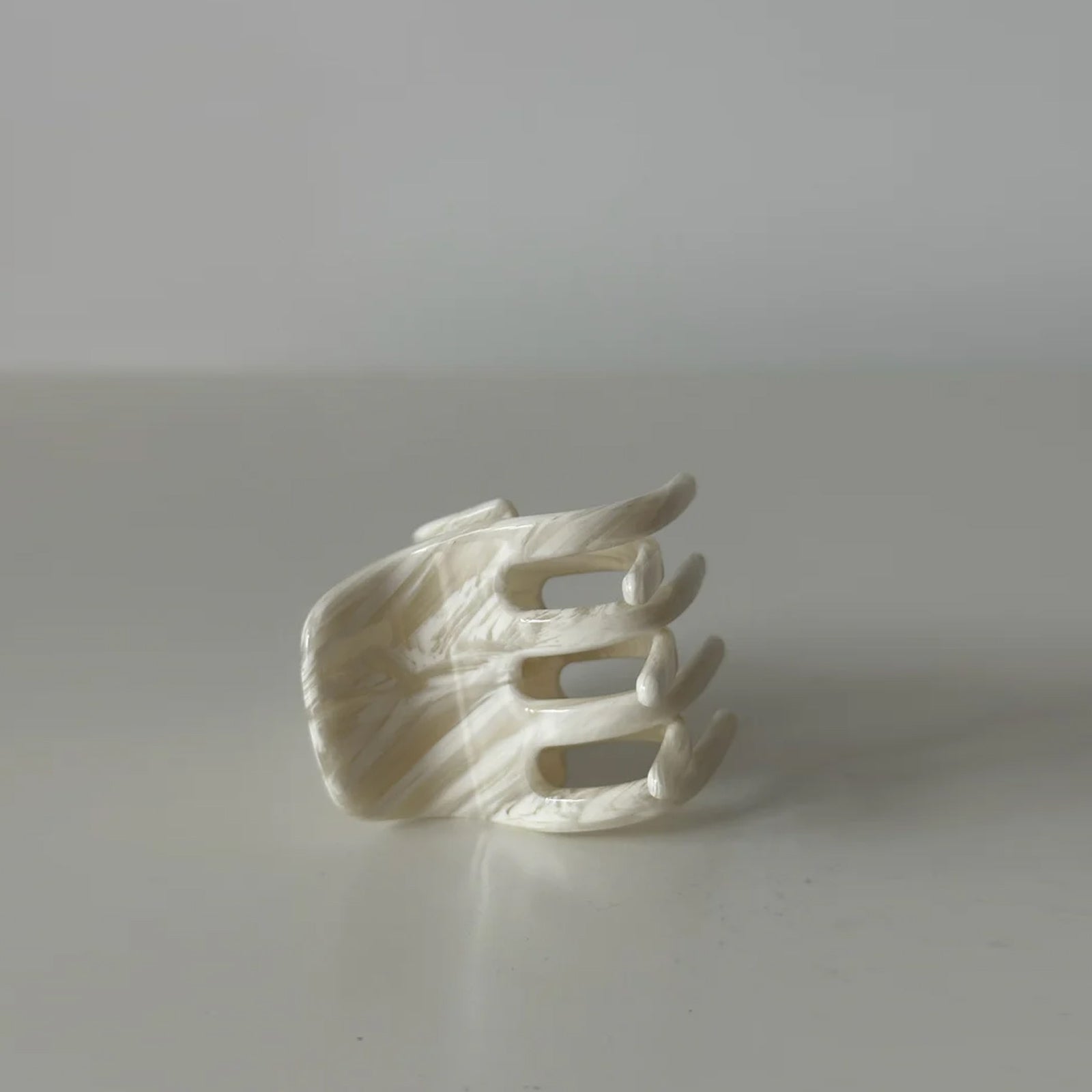 Emma Clip beige swirl Jona the label