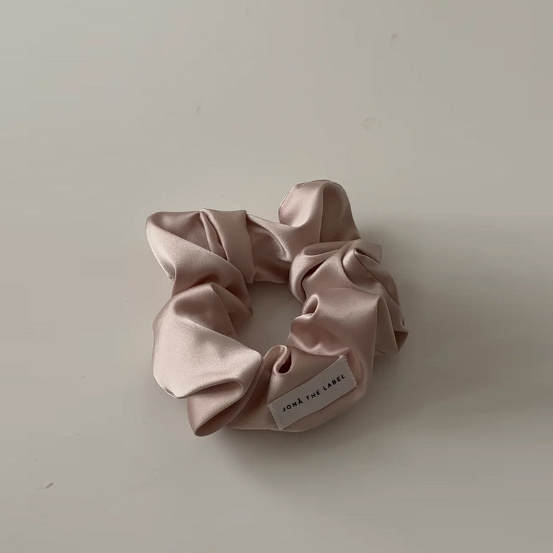 Everyday Scrunchie beige silk Jona the label