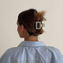 Josefin Clip blue flowers Jona the label