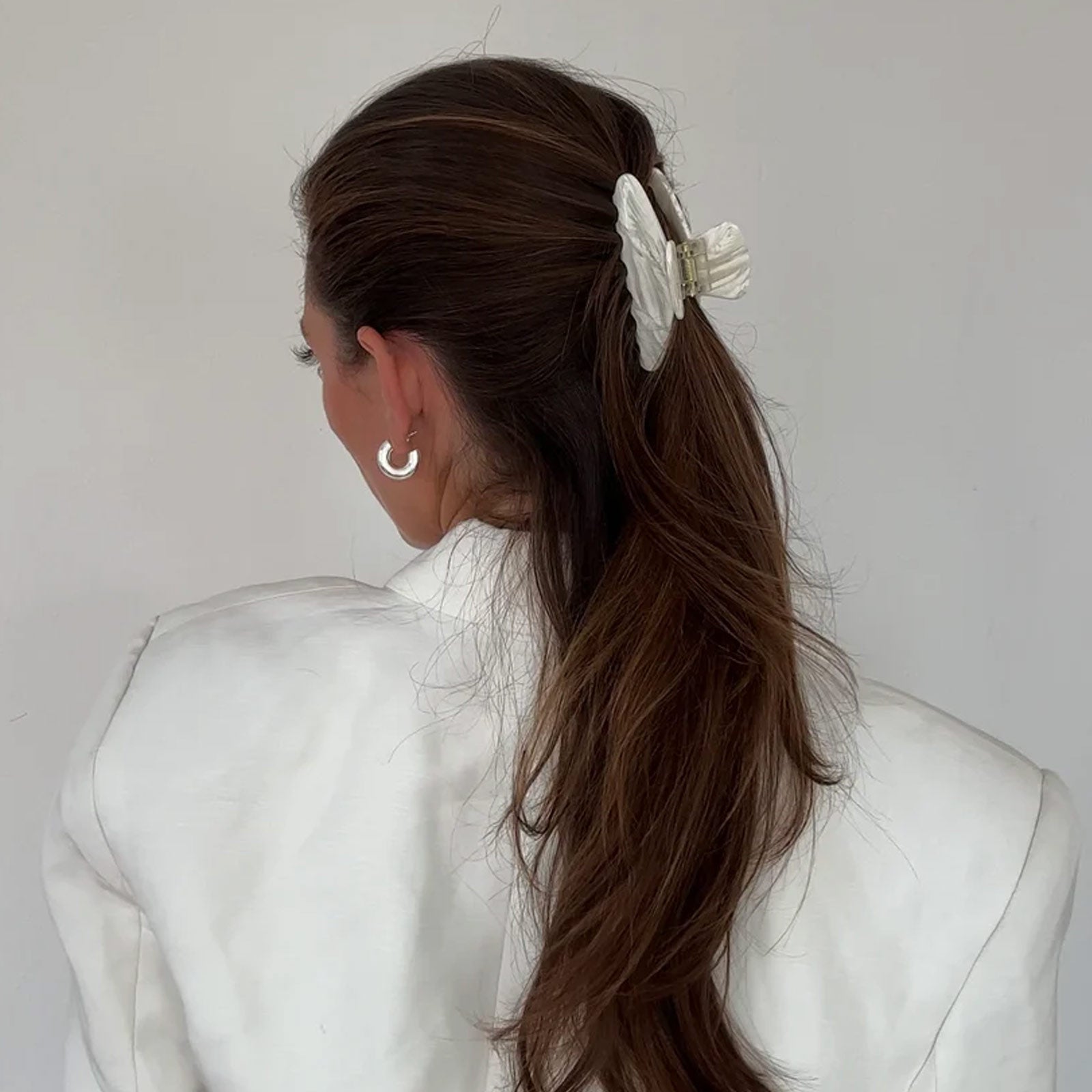 Line Clip beige swirl Jona the label