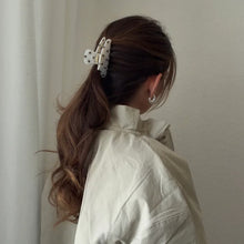 Line Clip brown polka