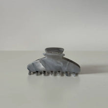 Line Clip foggy grey Jona the label