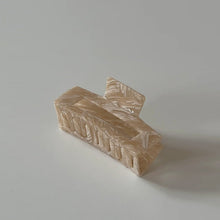 Maja Clip camel swirl Jona the label