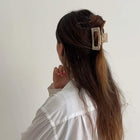 Maja Clip camel swirl Jona the label