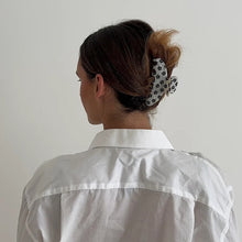 Matilda Clip black flowers Jona the label