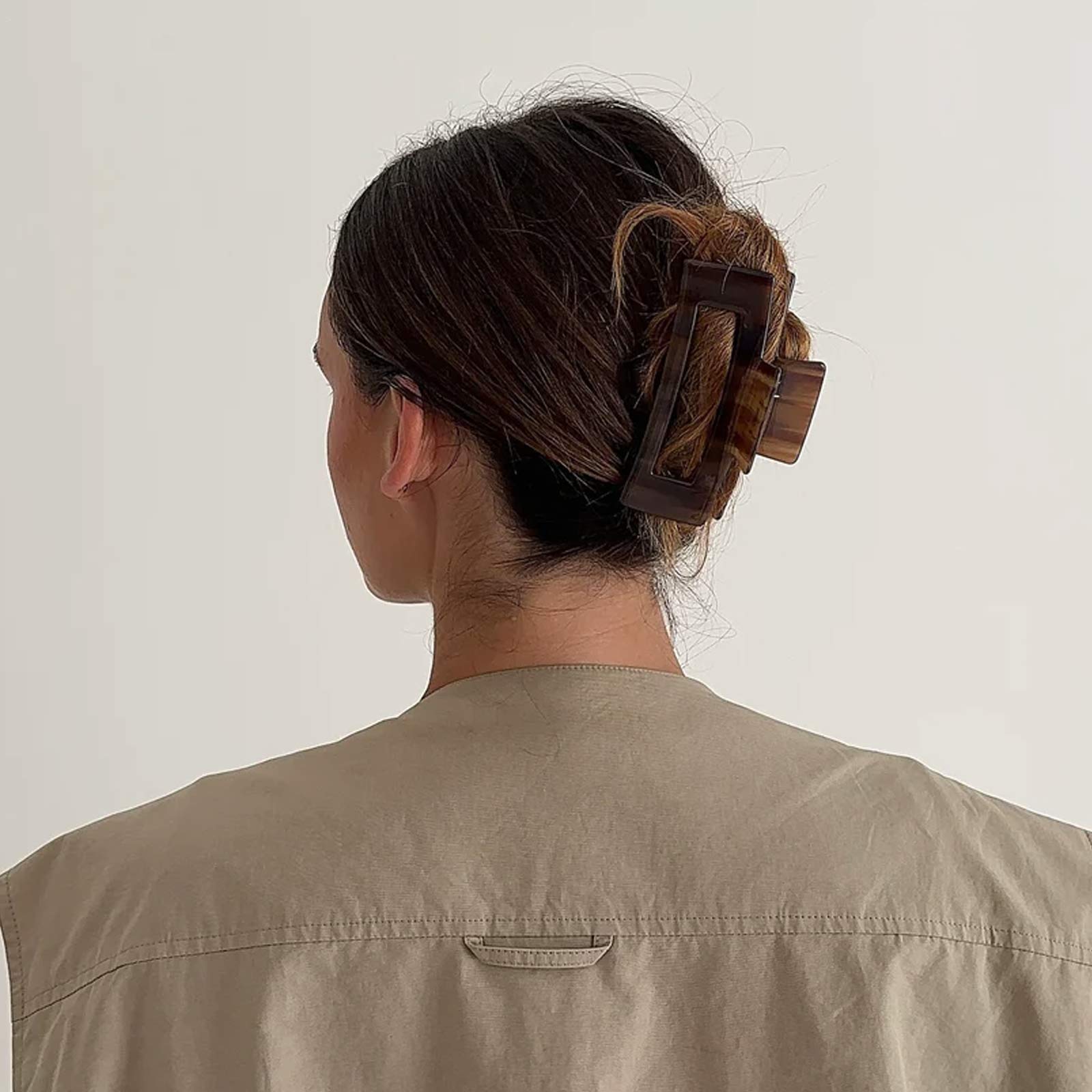 Mila Clip dark chocolate Jona the label