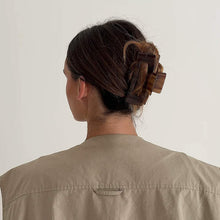 Mila Clip dark chocolate Jona the label