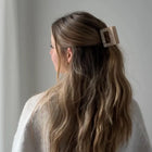 Elsa Clip camel swirl Jona the label