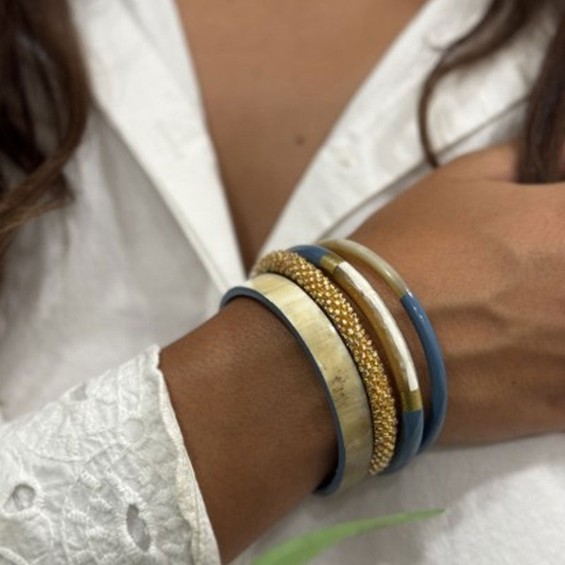 Flat Buffle Horn Bracelet bleu canard Maison Kizo