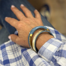 Flat Buffle Horn Bracelet bleu canard Maison Kizo