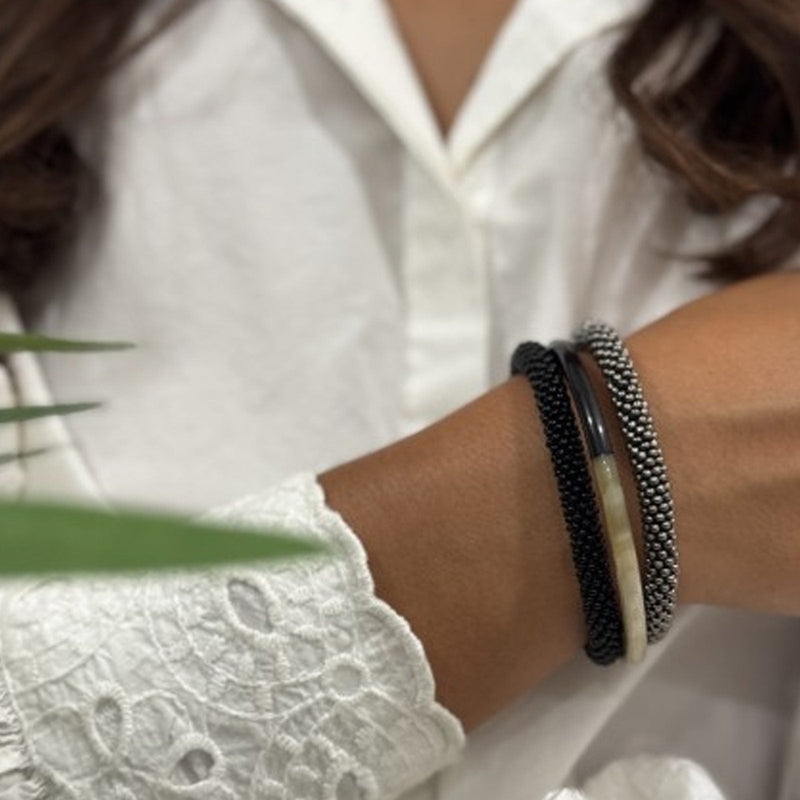 Thin Buffle Horn Bracelet noir Maison Kizo