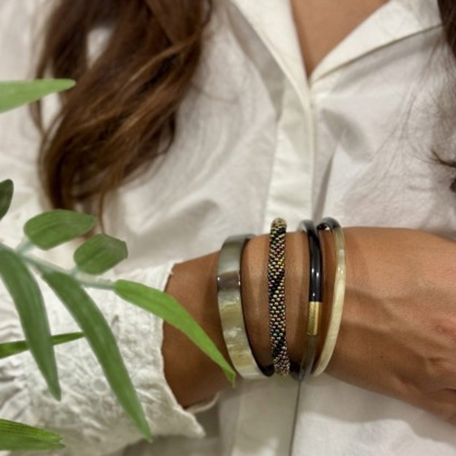 Thin Buffle Horn Bracelet noir Maison Kizo