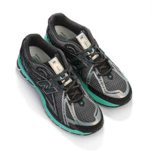 U19068 O6 black metallic/deep end New Balance
