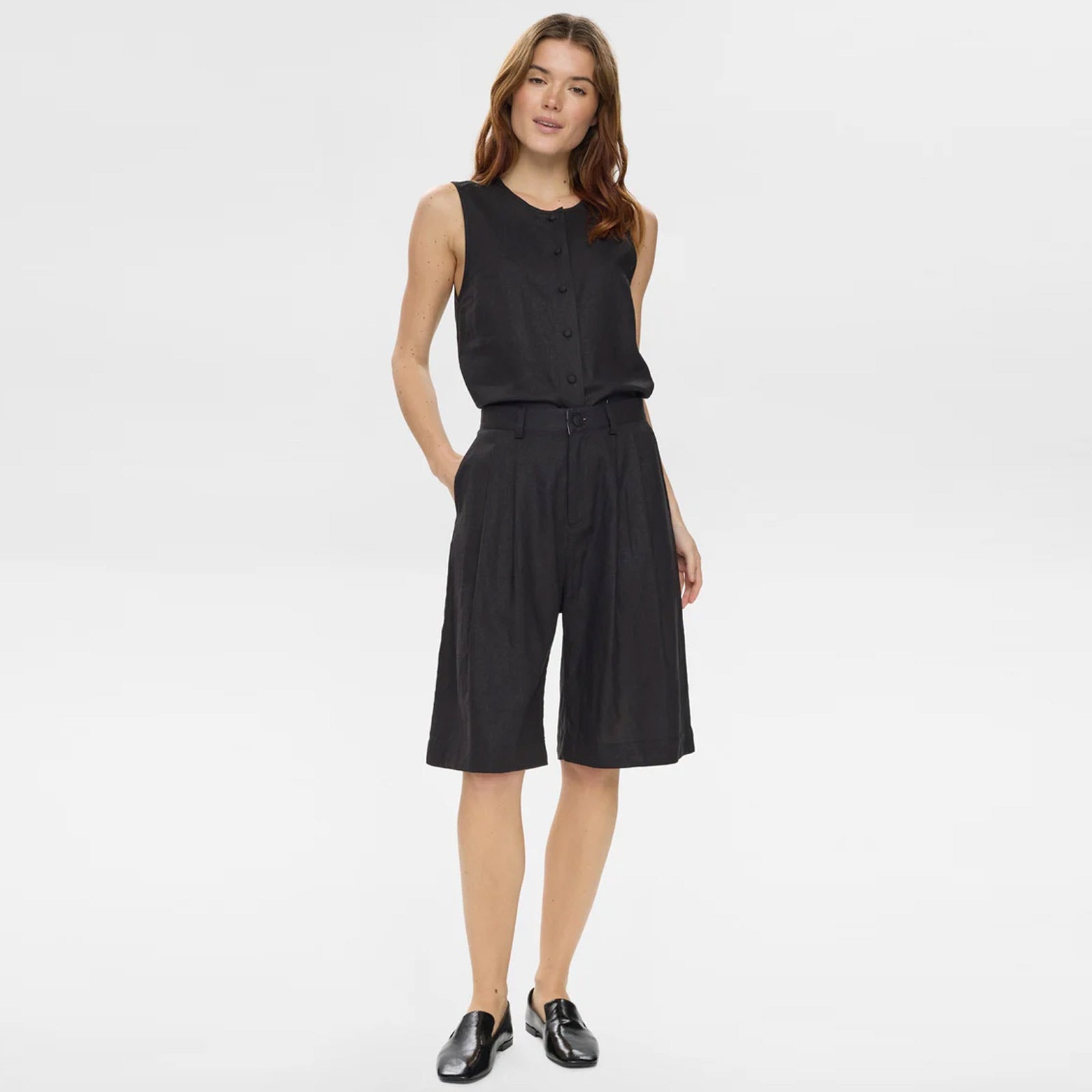 Nualani Shorts caviar Nümph