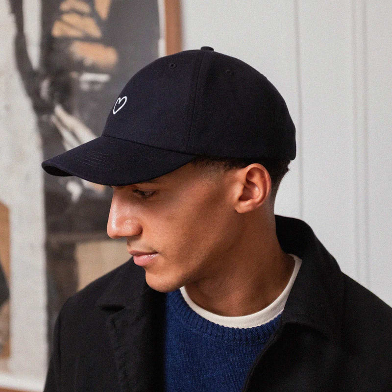Affection Cap true black Rotholz