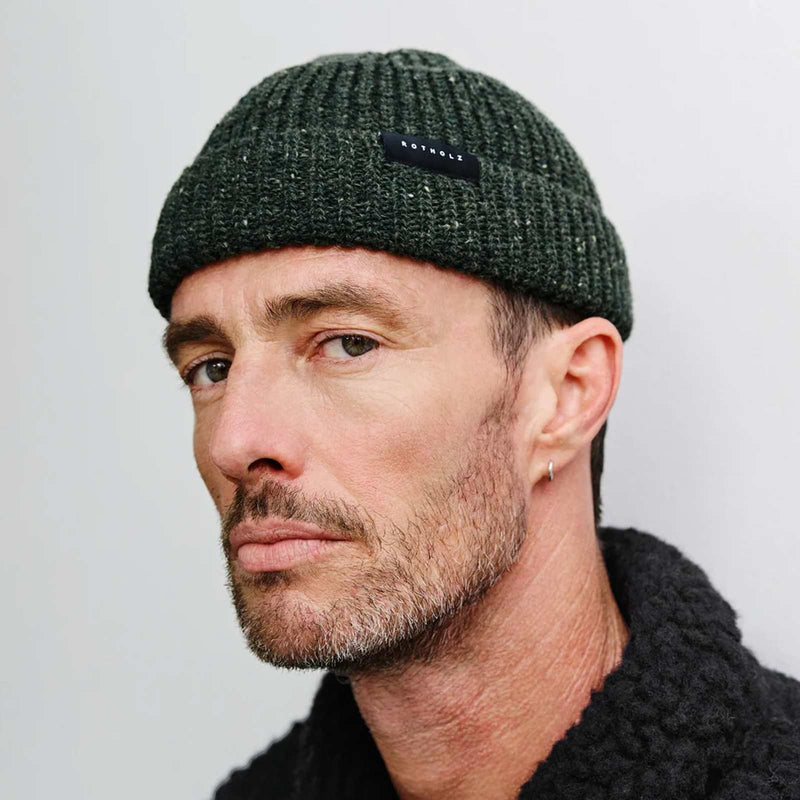 Cropped Ribbed Merino Beanie speckled green