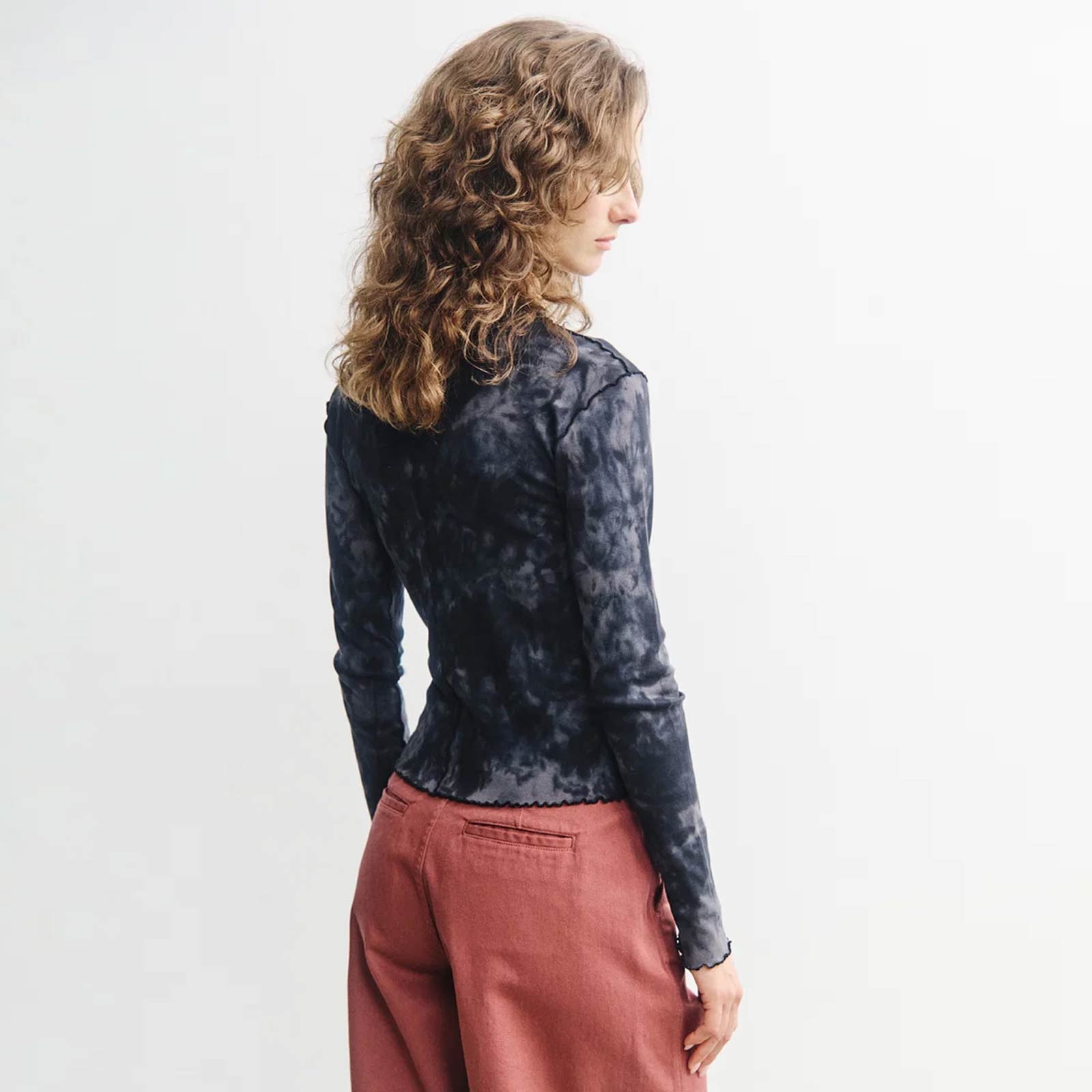 Pin-tucked Longsleeve black tie dye