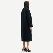 Alma Coat salute