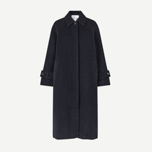 Alma Coat salute