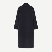 Alma Coat salute