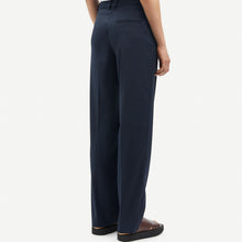 Saramona Trousers salute