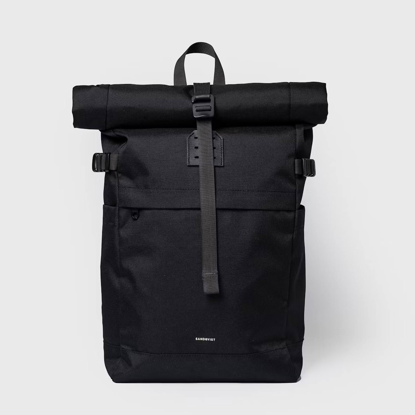 Icon Rolltop Backpack M black/black leather Sandqvist