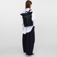 Icon Rolltop Backpack M black/black leather Sandqvist