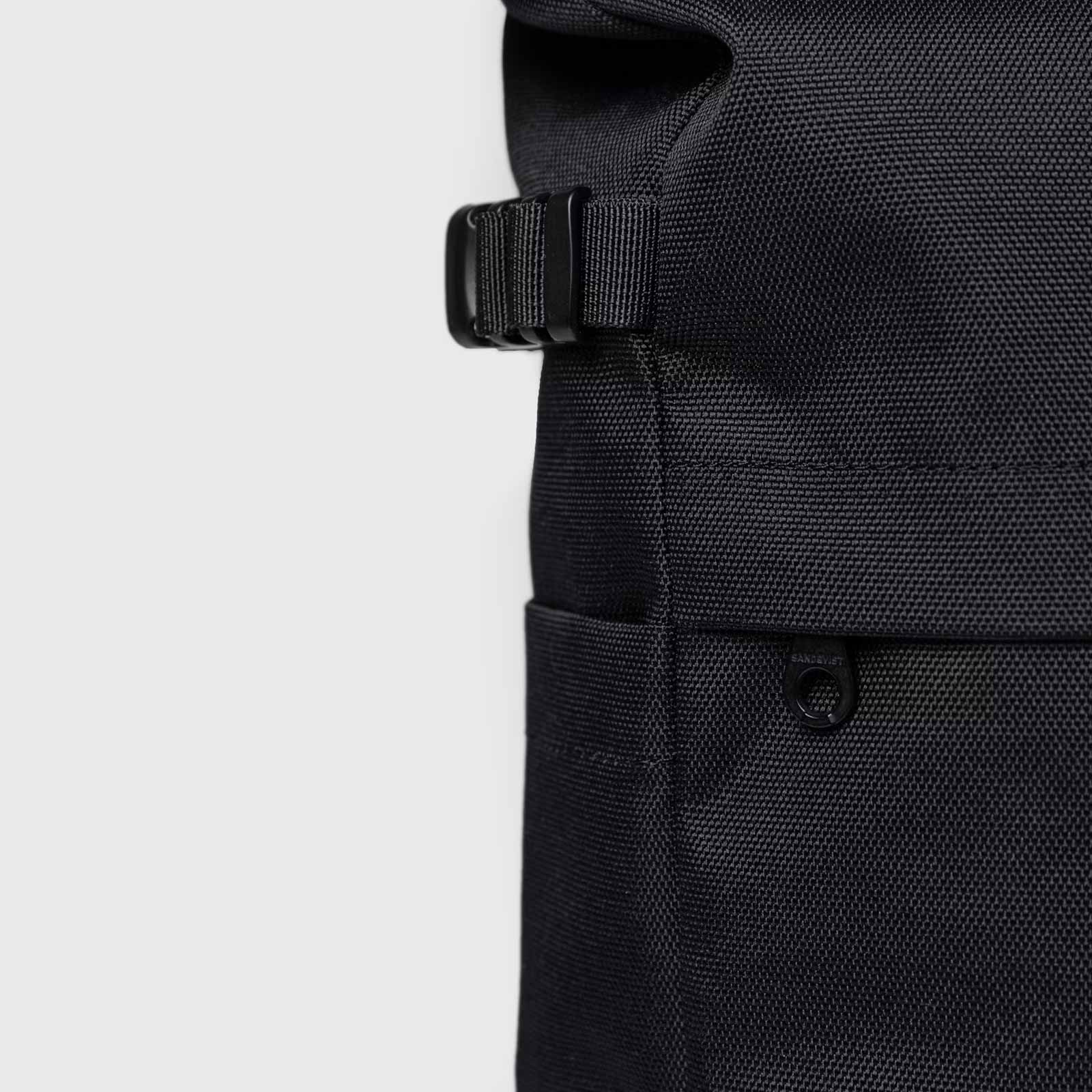 Icon Rolltop Backpack M black/black leather Sandqvist