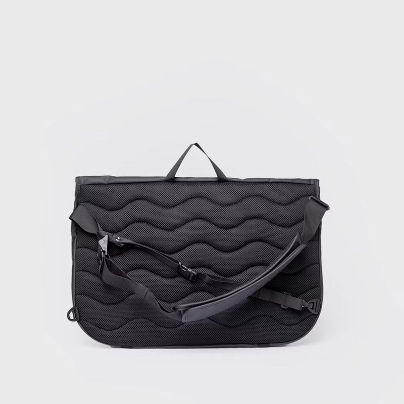Stream Messenger Bag black Sandqvist
