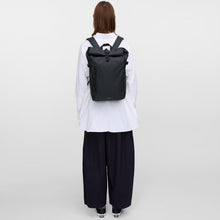 Stream Slim Rolltop Backpack M black Sandqvist