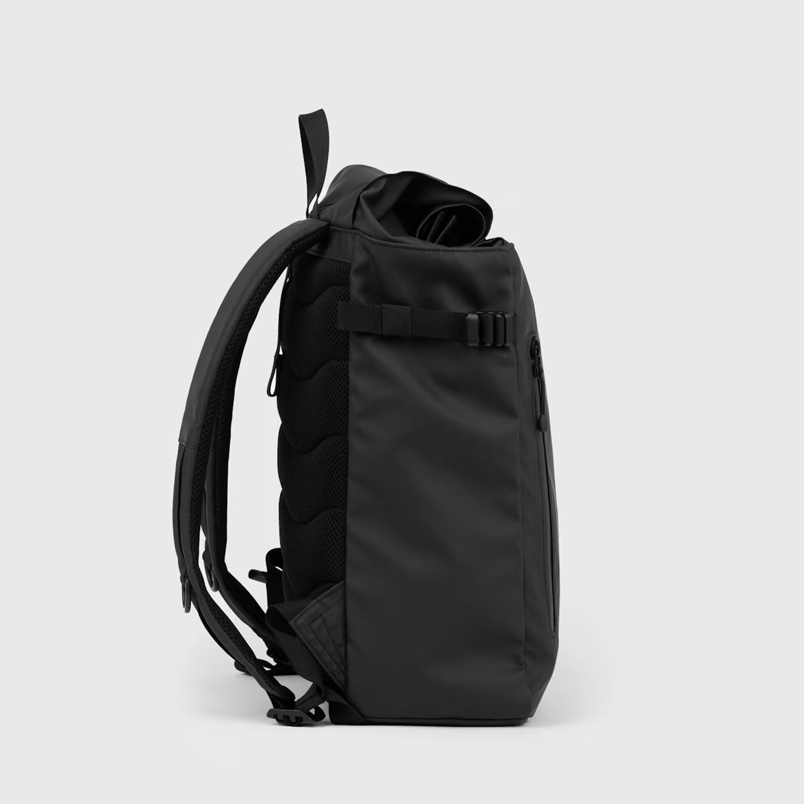 Stream Slim Rolltop Backpack M black Sandqvist