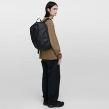 Stream Zipper Backpack 16" black Sandqvist