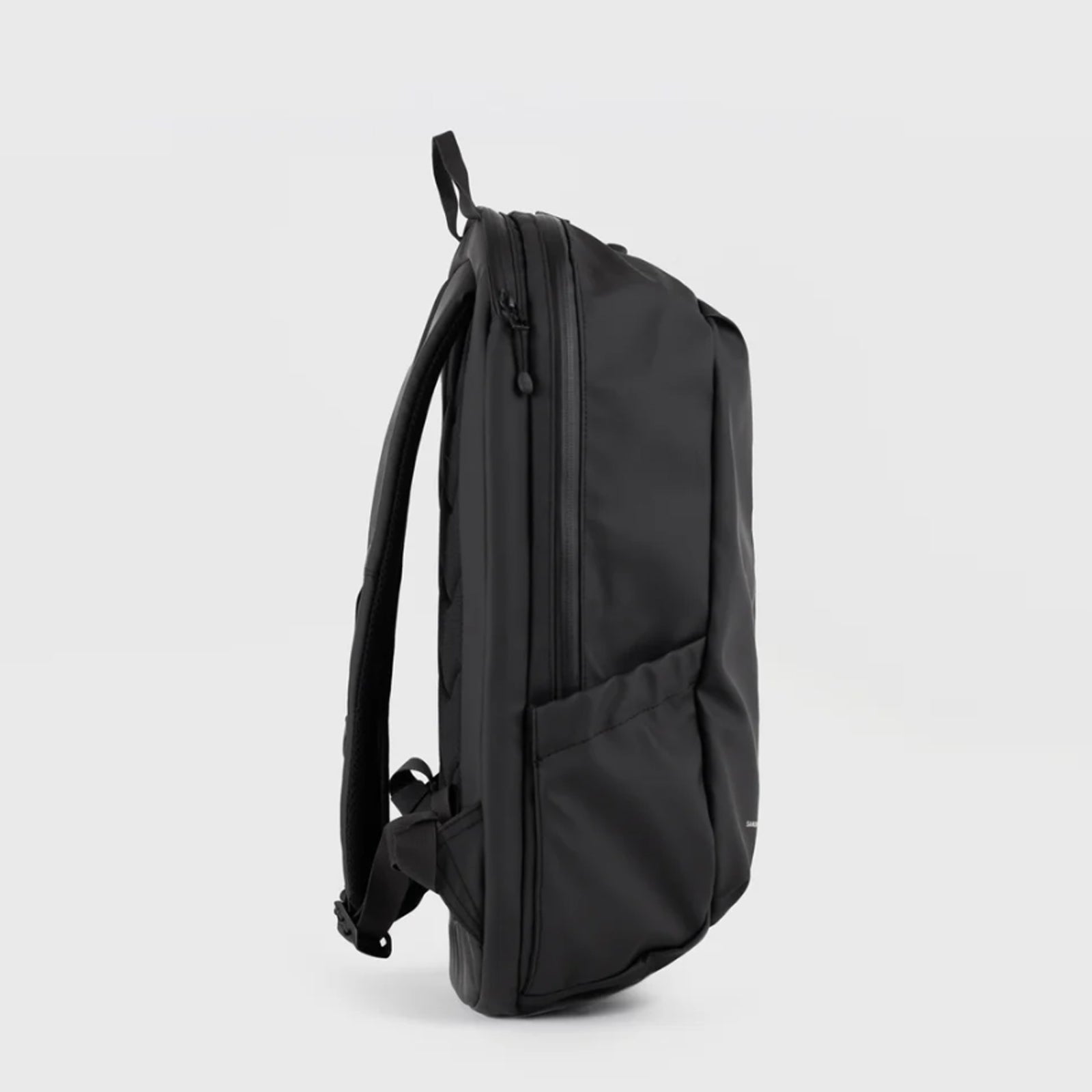 Stream Zipper Backpack 16" black Sandqvist