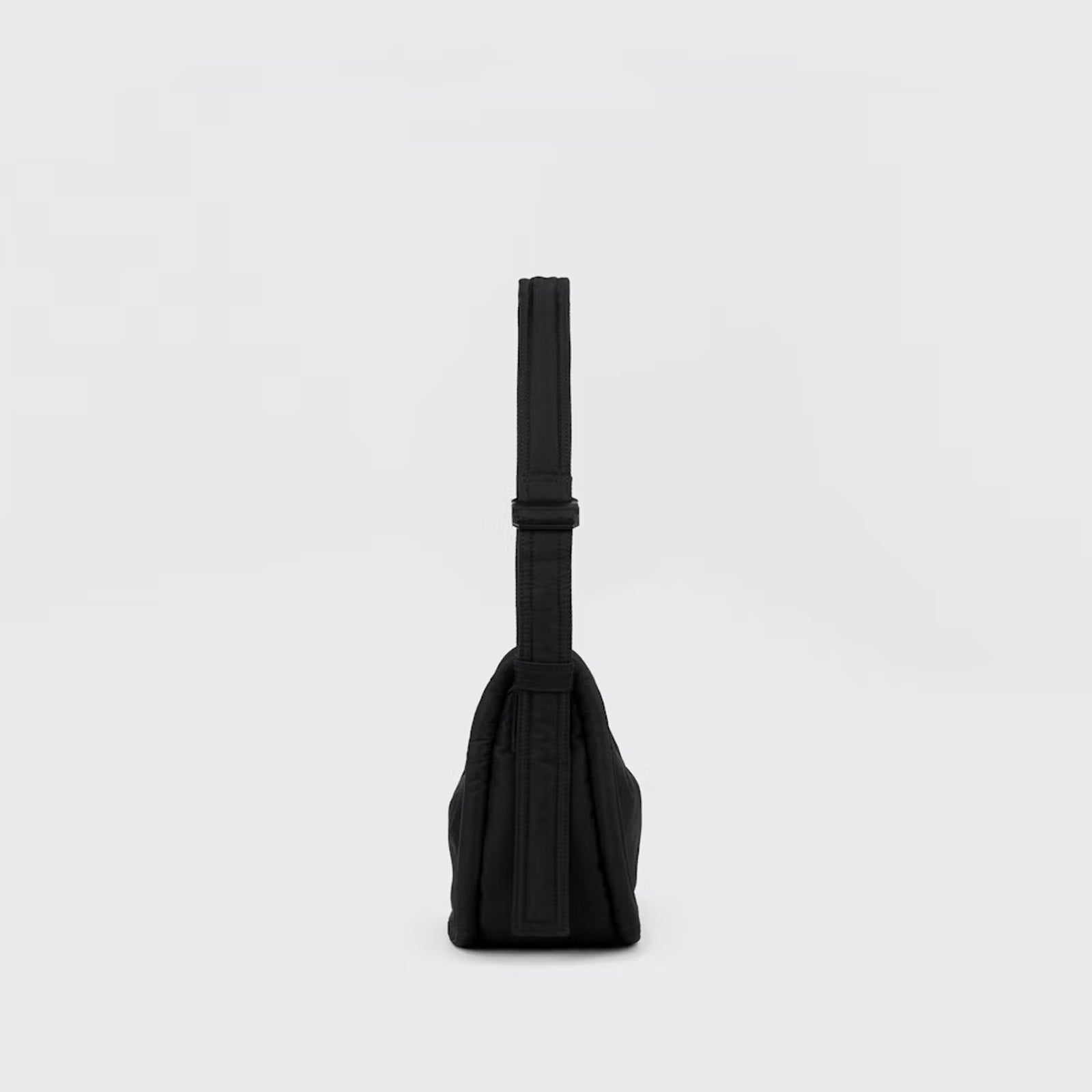 Curve Half Moon Bag Mini black Sandqvist