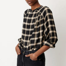 Nicolas Blouse graffitsand