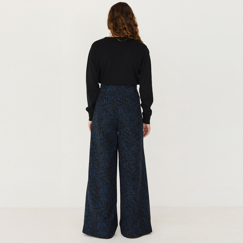 Basabe Pants leaves