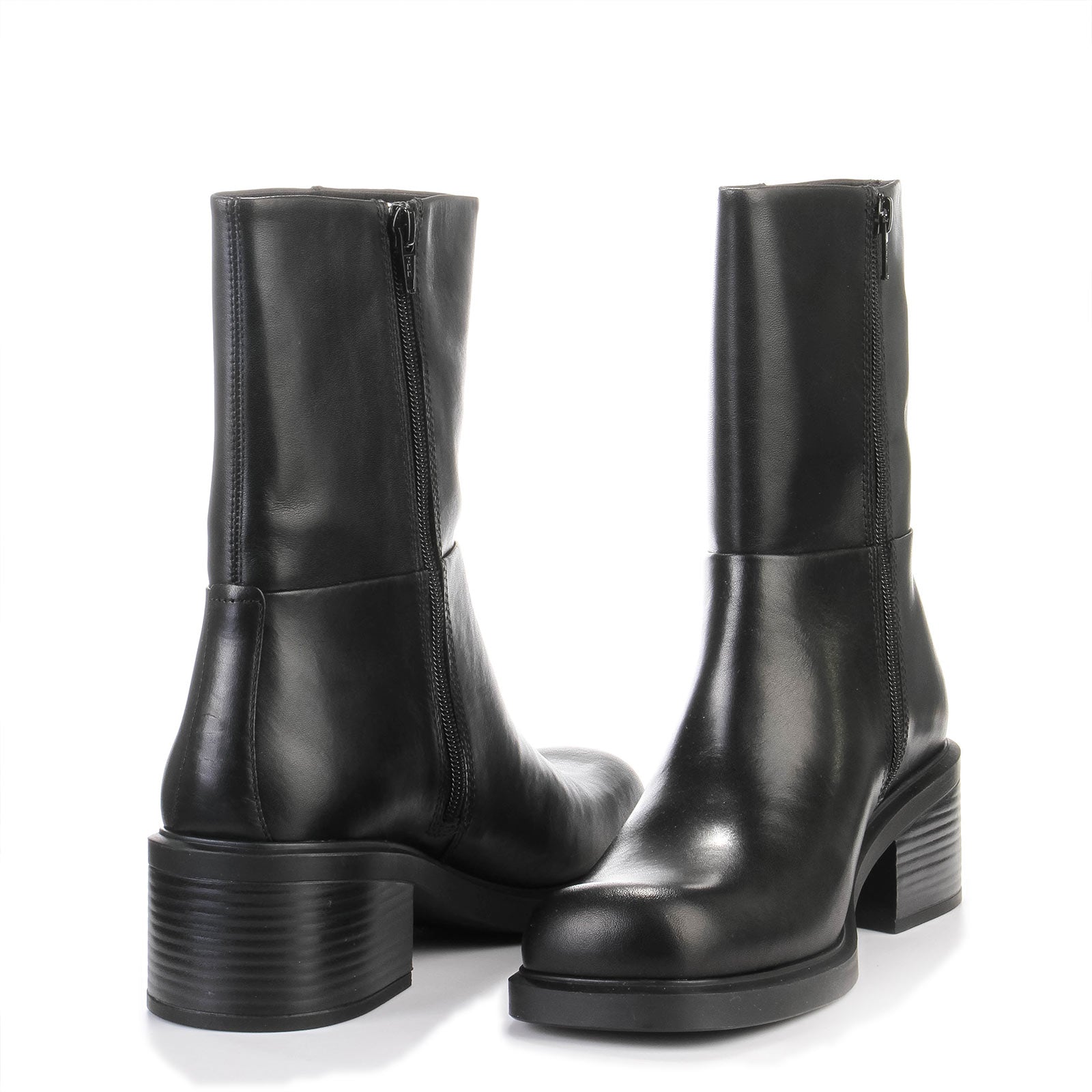 Daniella Boot black