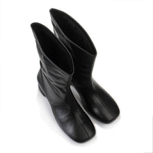 Livia Boots black