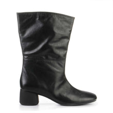 Livia Boots black