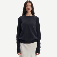 Boston O-Neck Jumper salute