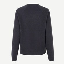 Boston O-Neck Jumper salute